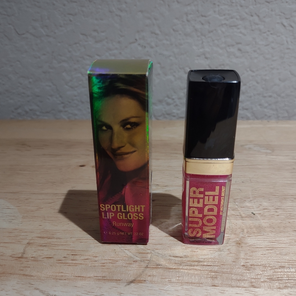 VICTORIA'S SECRET SUPERMODEL SPOTLIGHT LIP GLOSS Color: RUNWAY